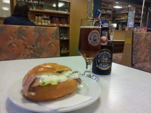 Matjesnrötchen auf der MS Hilligenlei