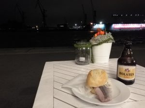 Matjesbrötchen bei Brücke 10. / 2018
