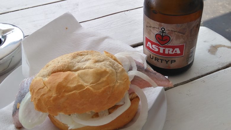 Matjesbrötchen bei Brücke 10. / 2019